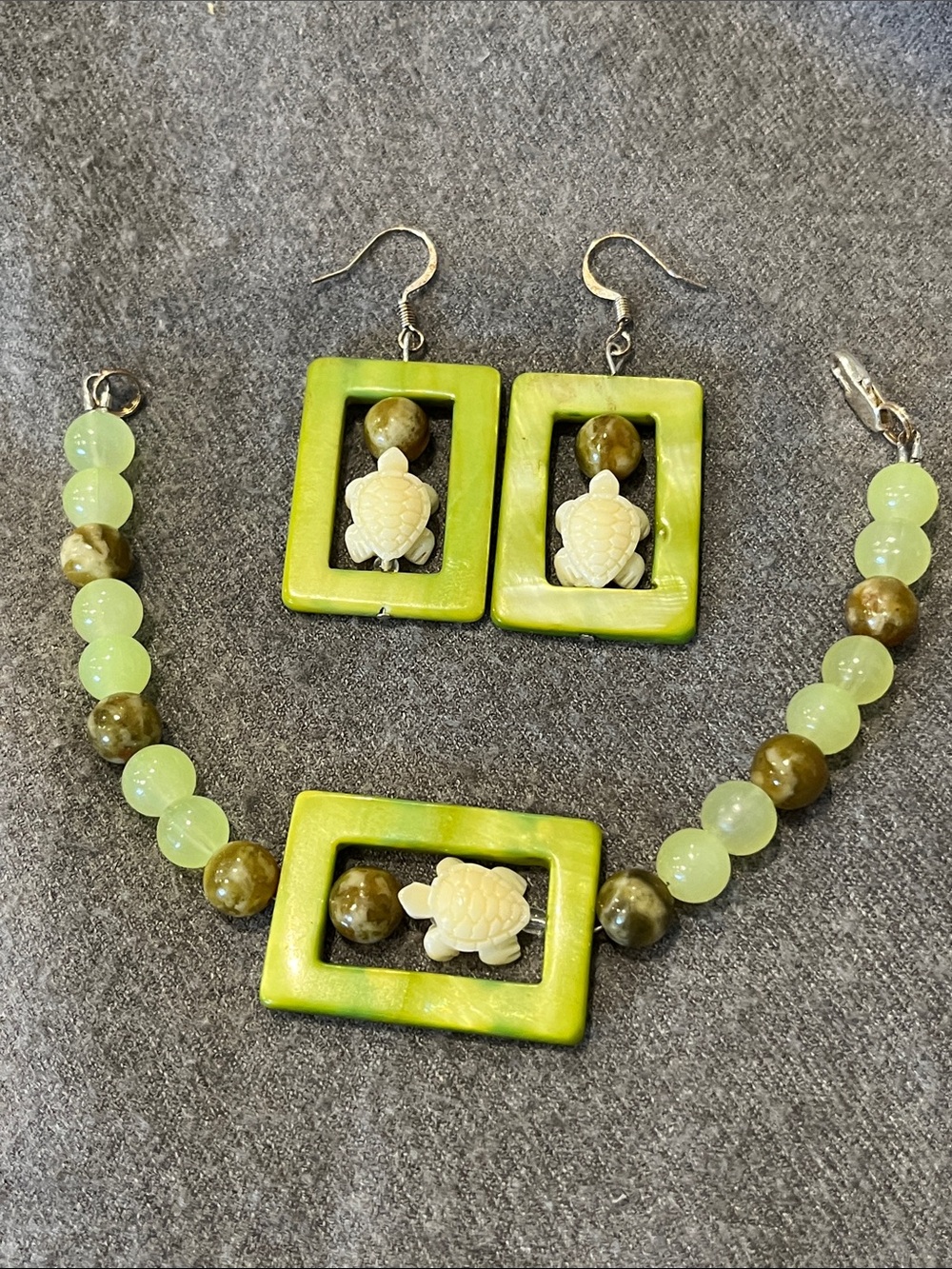 Artisan Green MOP & Gemstone Turtle Earring & Bracelet Set